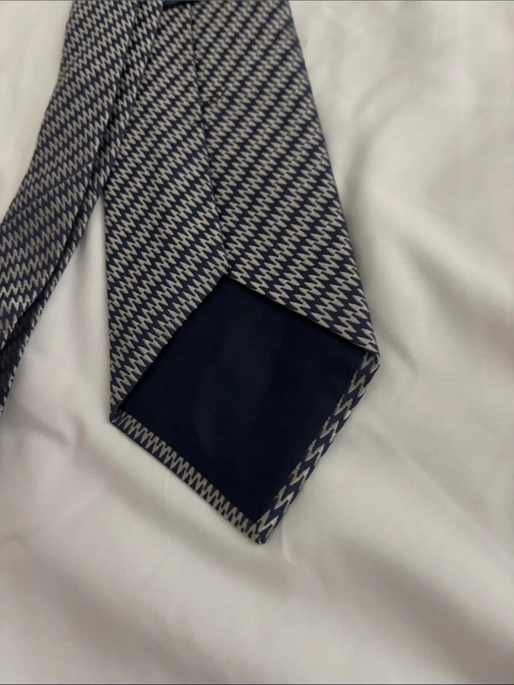 Charvet Classic Navy and Gray Houndstooth Men's Tie - Elegant Business Accessory